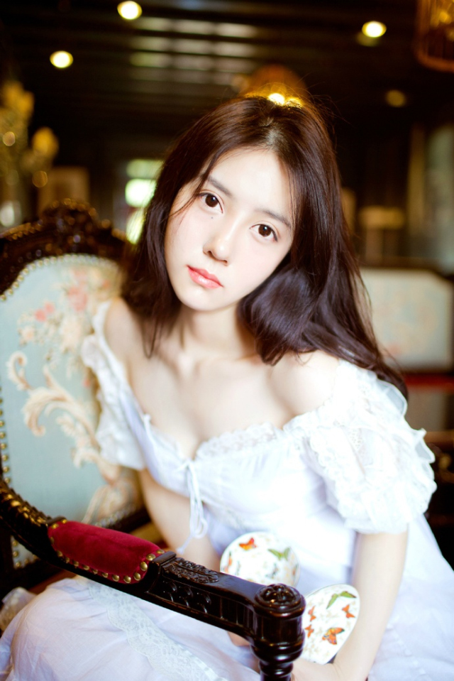 我喊他，没人应。只我一人，站在荒郊野地里。